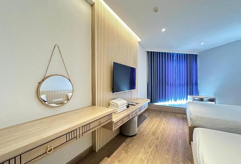 اتاق استاندارد سه نفره, Apec Mandala Cdt Resort