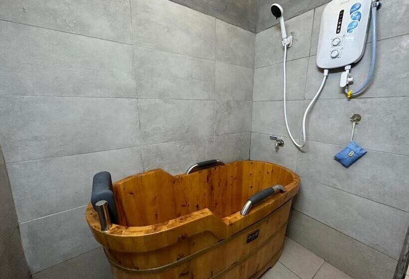 Quarto standart com varanda, Qowiy Village Langat