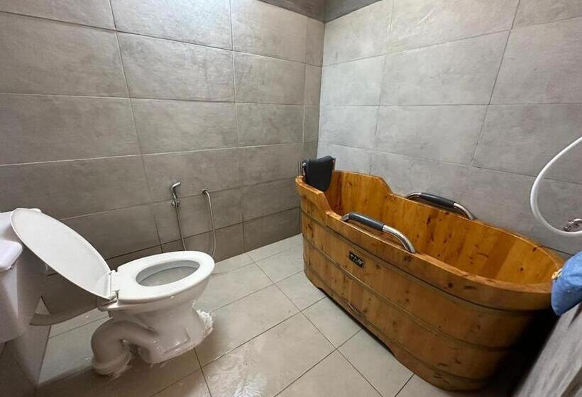 Quarto standart com varanda, Qowiy Village Langat