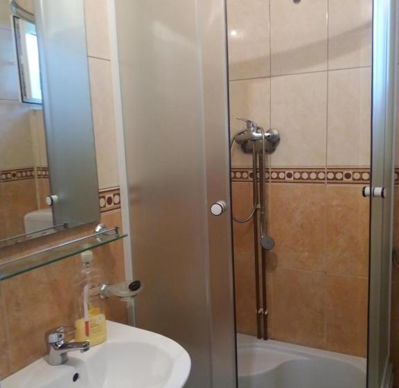 غرفة قياسية, La Vasile La Cazan