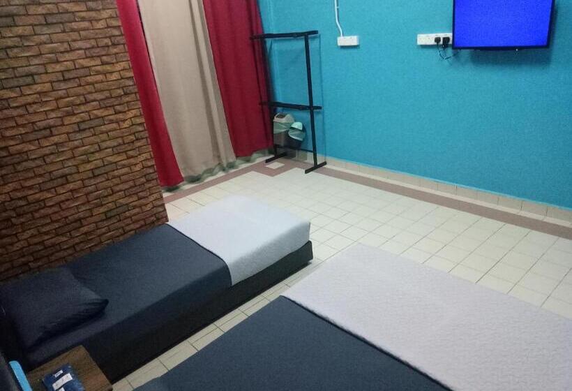 Трехместный Номер Deluxe, Kuala Besut Jetty Budget Hotel Ain   In Front Of Kuala Besut Jetty