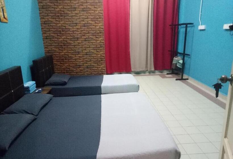 豪华三人间, Kuala Besut Jetty Budget Hotel Ain   In Front Of Kuala Besut Jetty