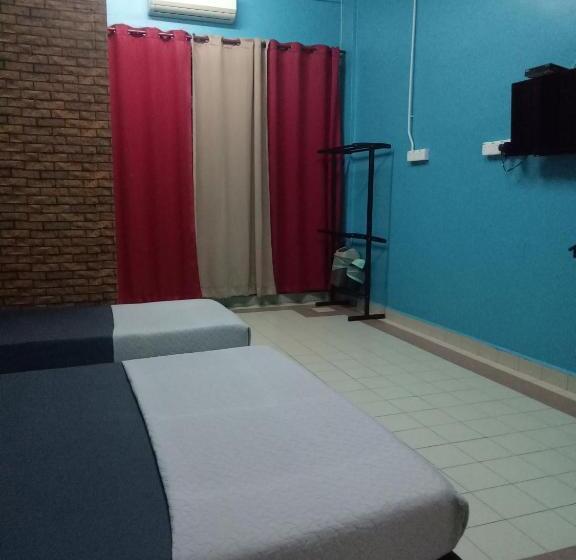 Трехместный Номер Deluxe, Kuala Besut Jetty Budget Hotel Ain   In Front Of Kuala Besut Jetty