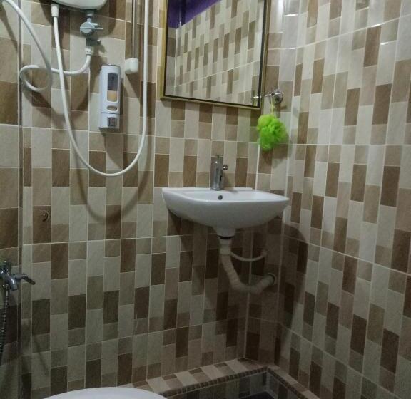 标准三人间, Kuala Besut Jetty Budget Hotel Ain   In Front Of Kuala Besut Jetty