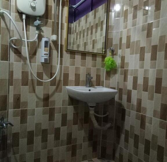 标准三人间, Kuala Besut Jetty Budget Hotel Ain   In Front Of Kuala Besut Jetty