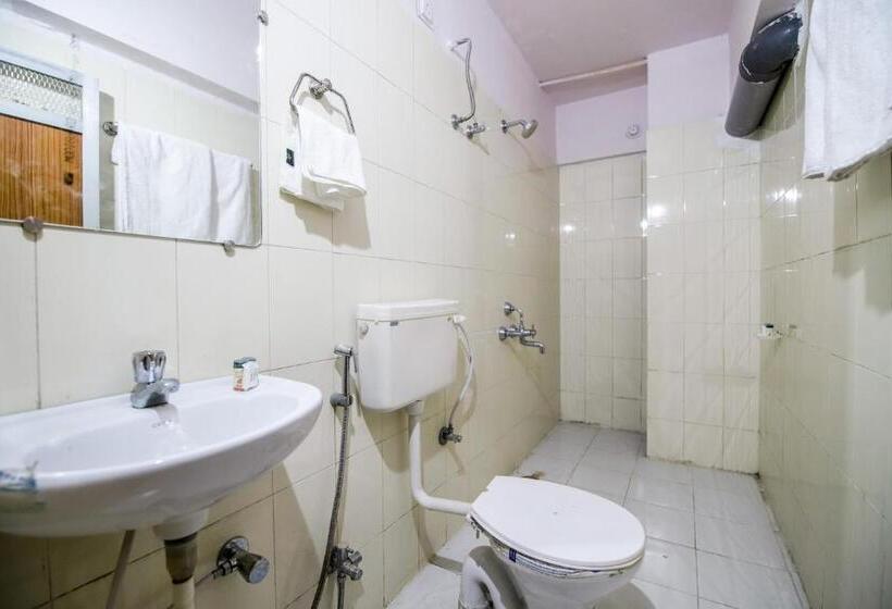اتاق کلاسیک سه تخته, Oyo Hotel Karani Darshan
