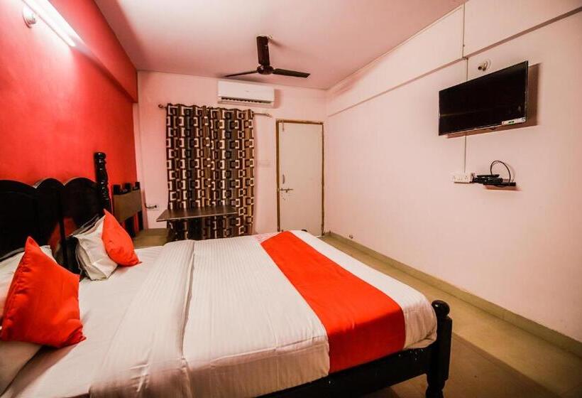 اتاق کلاسیک سه تخته, Oyo Hotel Karani Darshan