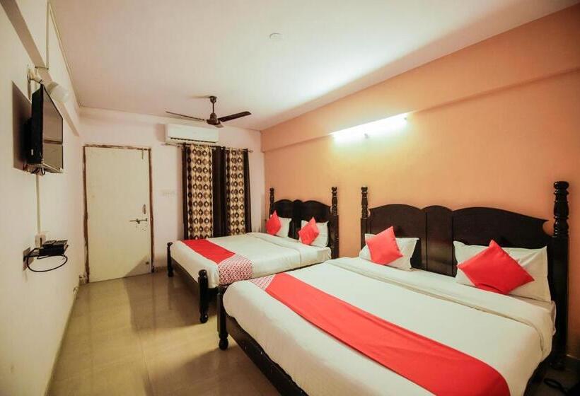 اتاق کلاسیک سه تخته, Oyo Hotel Karani Darshan