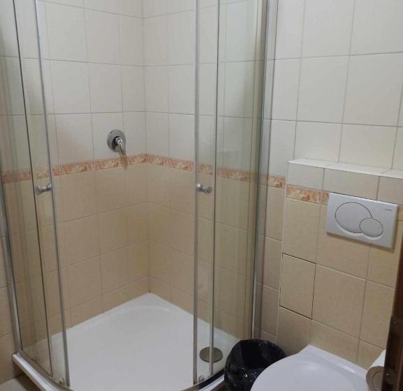 Номер Стандарт, Pavilon V Ráji