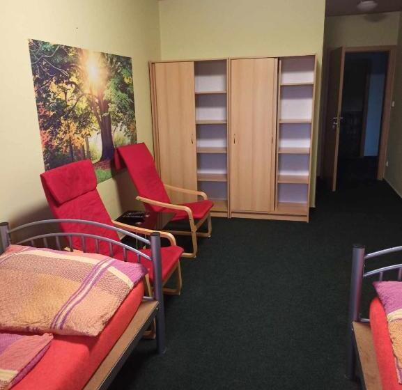 Номер Стандарт, Pavilon V Ráji