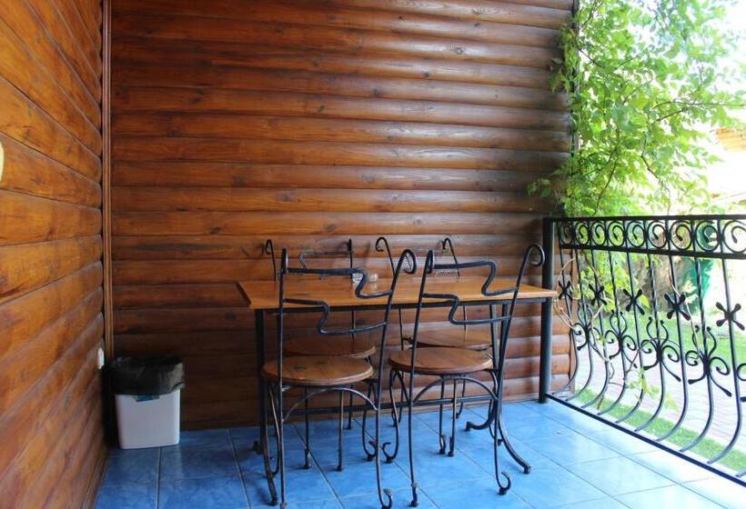 اتاق استاندارد چهار تخته, Complex Mizh Triokh Ozer