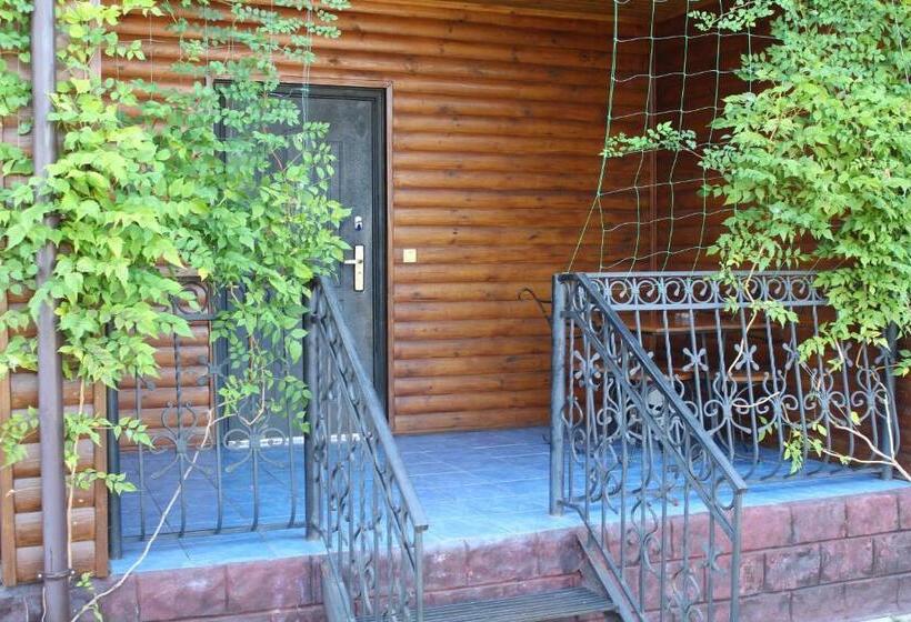 اتاق استاندارد چهار تخته, Complex Mizh Triokh Ozer