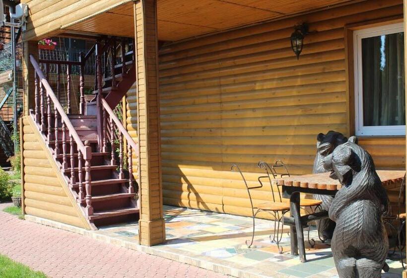 سوئیت جونیور خانوادگی, Complex Mizh Triokh Ozer