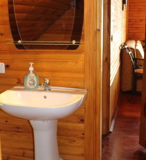 سوئیت جونیور خانوادگی, Complex Mizh Triokh Ozer