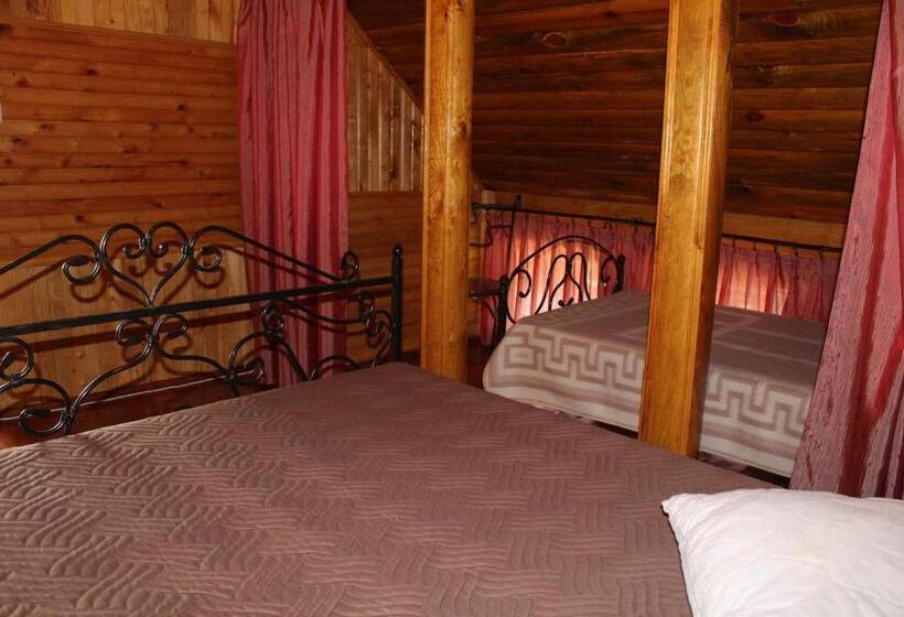 سوئیت جونیور خانوادگی, Complex Mizh Triokh Ozer