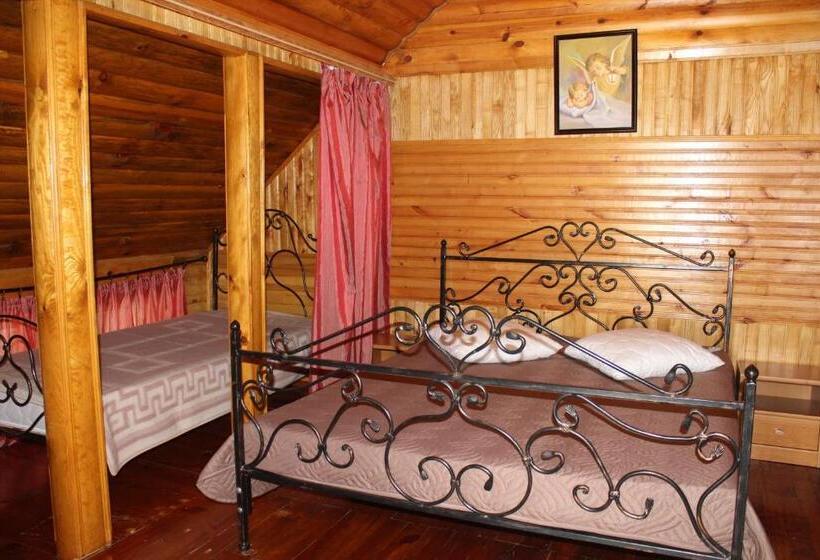 سوئیت جونیور خانوادگی, Complex Mizh Triokh Ozer