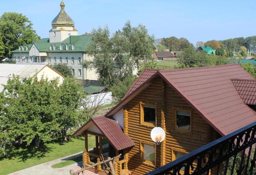 اتاق خانوادگی, Complex Mizh Triokh Ozer