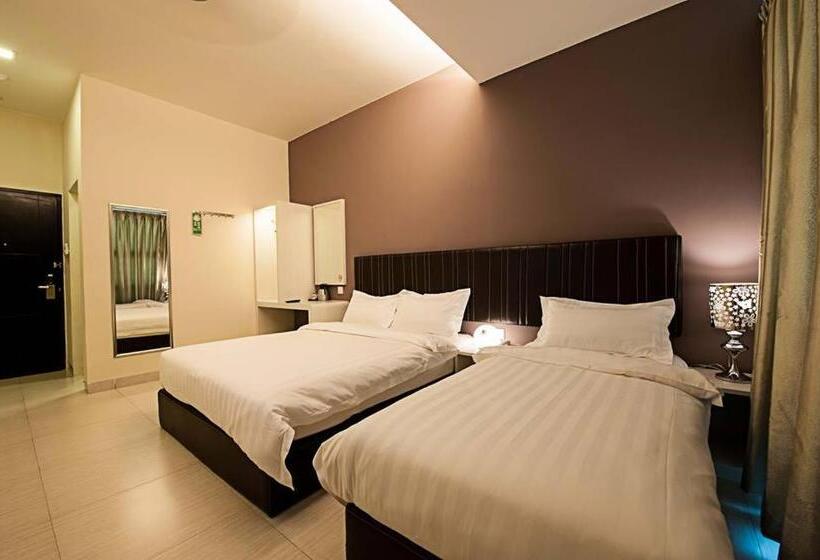 חדר משפחתי, Seven