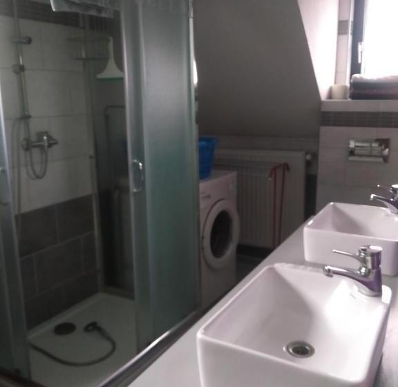 Quarto Quádruplo Standart Casa de Banho Partilhada, Bea S Monteurzimmer