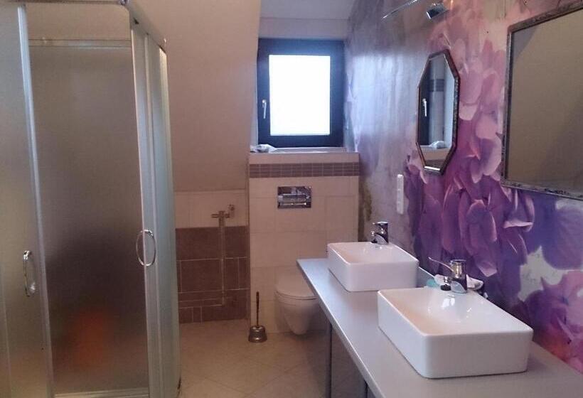 Quarto standard, Bea S Monteurzimmer