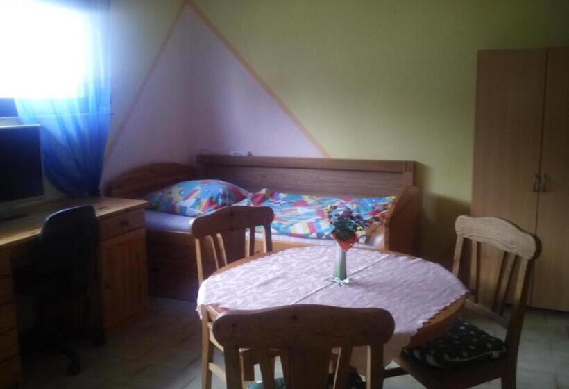 Quarto Triplo Standard Casa de Banho Partilhada, Bea S Monteurzimmer