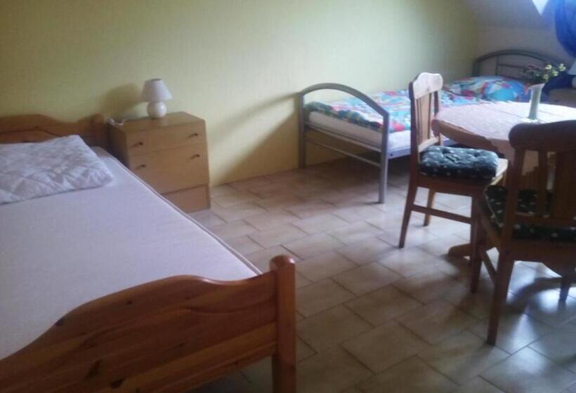 Quarto Triplo Standard Casa de Banho Partilhada, Bea S Monteurzimmer