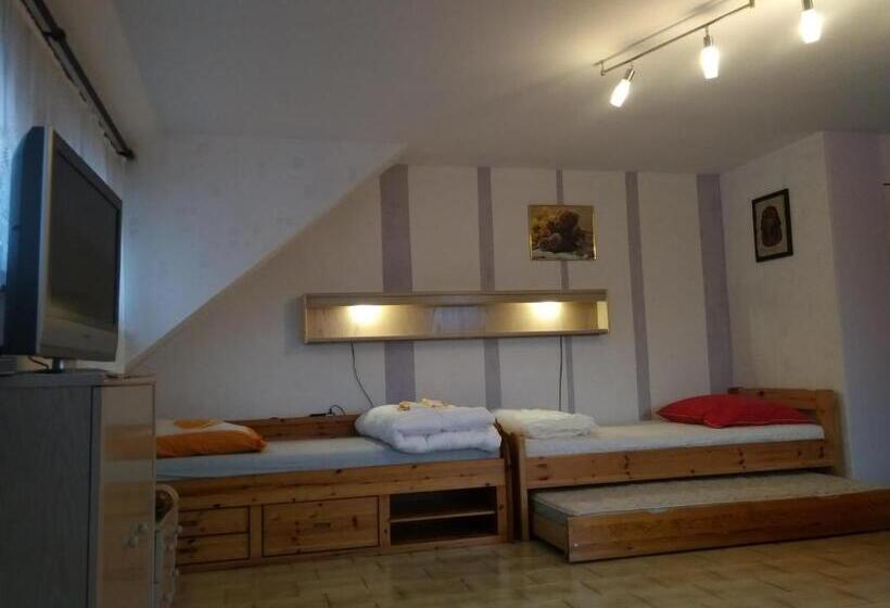 Quarto Quádruplo Standart Casa de Banho Partilhada, Bea S Monteurzimmer