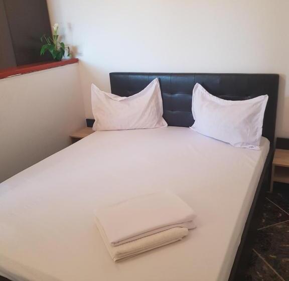 Standard Triple Room with Terrace, Casa Cristina Corbu