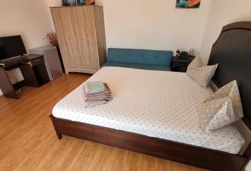 חדר סטנדרט לשלושה עם טרסה, Casa Cristina Corbu