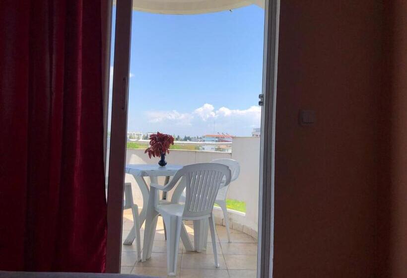 اتاق استاندارد سه تخته با بالکن, Guest House Green Garden