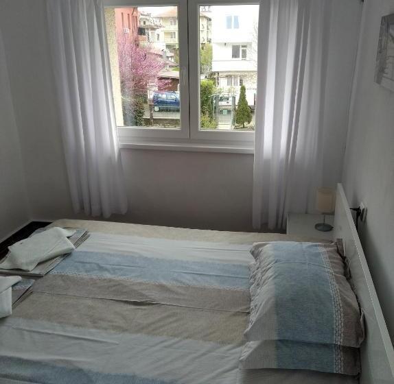 آپارتمان 1 خوابه با تراس, Guesthouse Kolevi