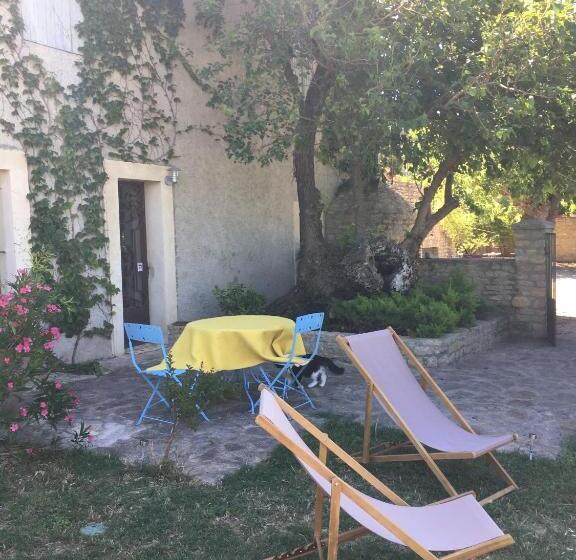 דירת חדר בקומת קרקע, Le Mas Des Armouriers