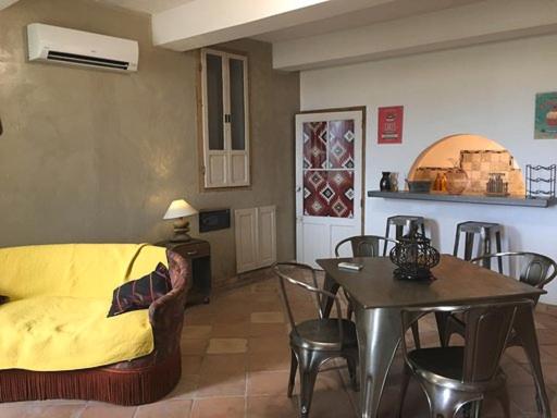 דירת חדר בקומת קרקע, Le Mas Des Armouriers