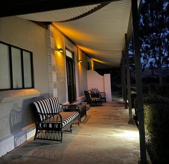스위트 킹사이즈 침대, Pirathon Country Estate