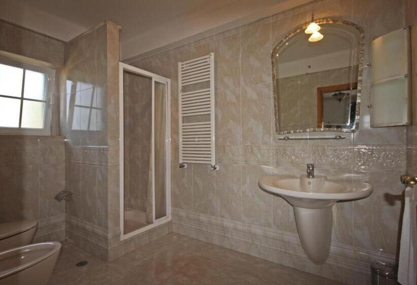 Quarto Quadruple Standart Vista Jardim, Quinta Beira Mar