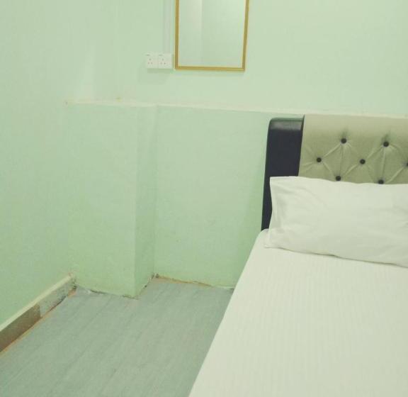 标准单人间, Iz Budget