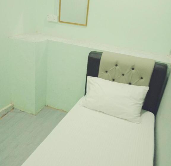 标准单人间, Iz Budget