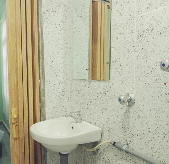 标准间, Iz Budget