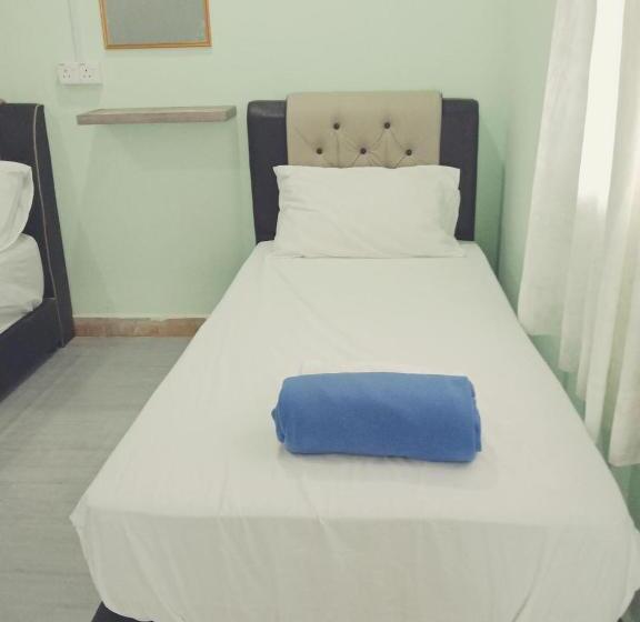 带阳台的三人标准间, Iz Budget