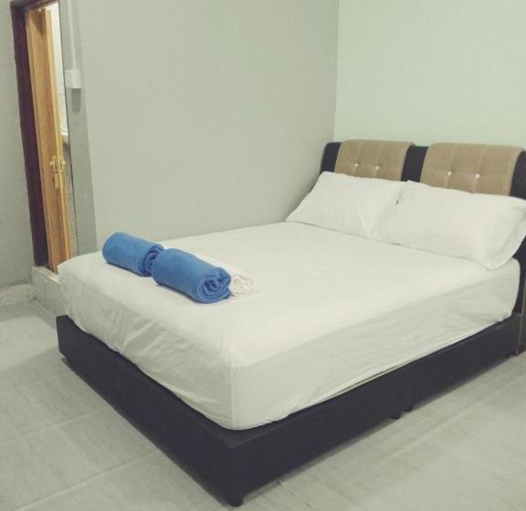 带阳台的三人标准间, Iz Budget