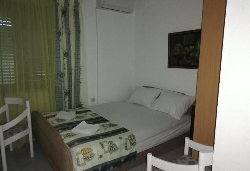 استودیو استاندارد با چشم‌انداز باغ, Casa Bianca