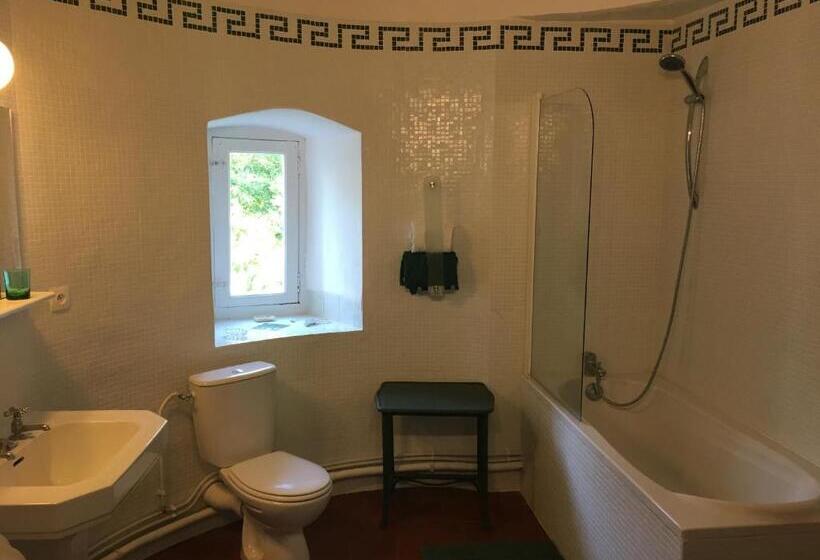 جناح عائلي, Château De Souesmes