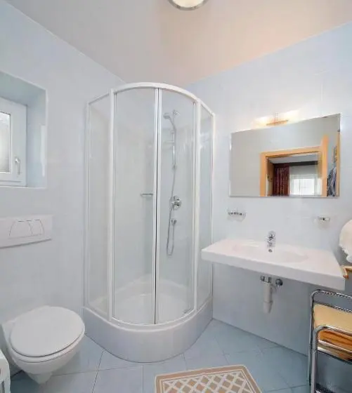 Standard-huone Parveke, Garni Hotel Dorothea