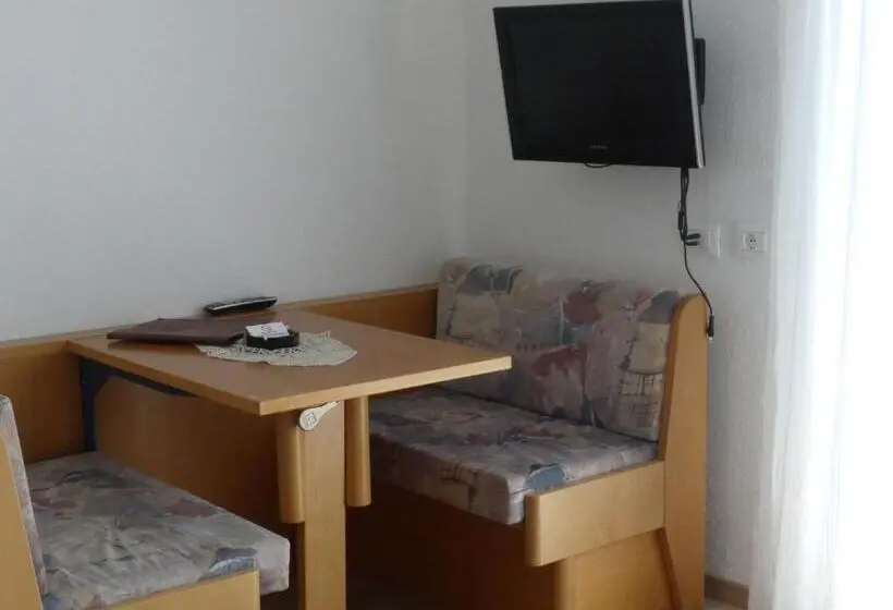 Standard-huone Parveke, Garni Hotel Dorothea