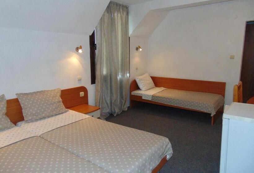 Трехместный Номер Стандарт с Балконом, Globus Kiten