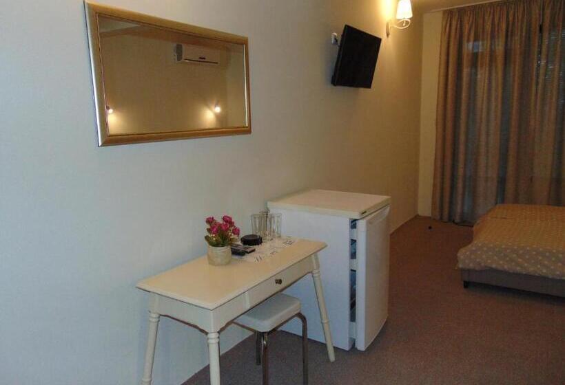 Трехместный Номер Стандарт с Балконом, Globus Kiten