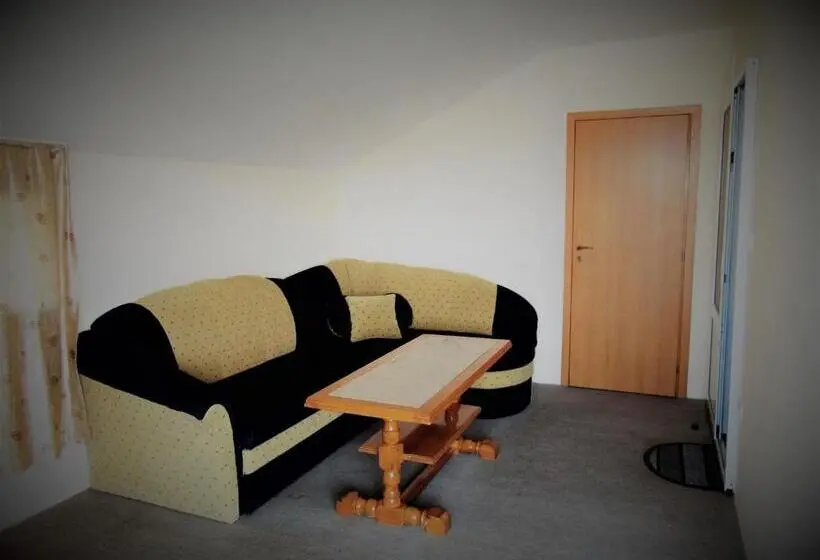 Perhesviitti, Globus Kiten