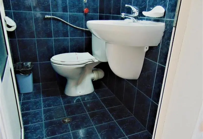 Standard Yhden Hengen Huone, Globus Kiten