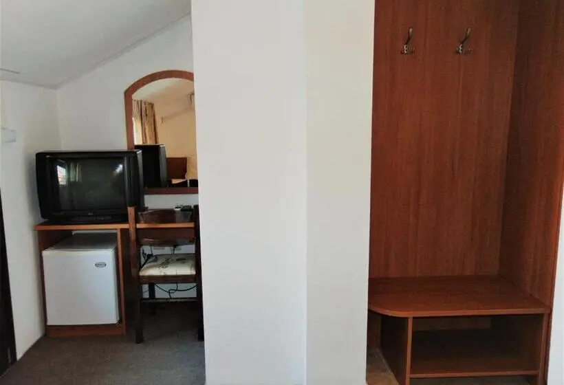 Standard Yhden Hengen Huone, Globus Kiten