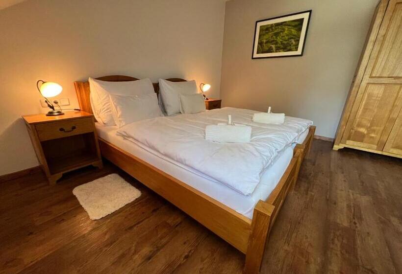 חדר סטנדרט לשלושה עם חדר אמבטיה משוף, Mlýn Vodníka Slámy   Penzion